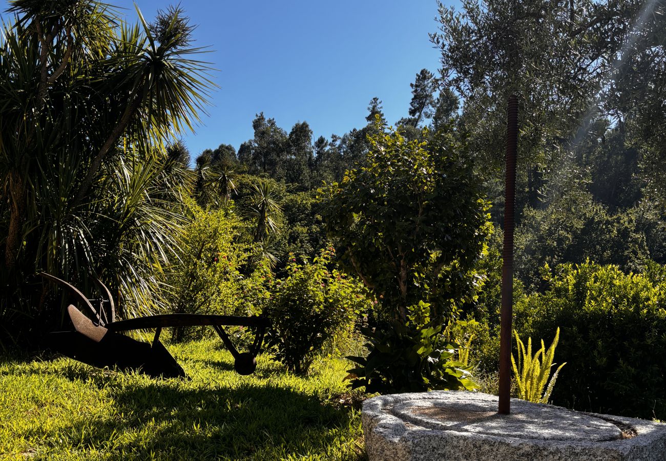 Quarto em Terras de Bouro - Quinta de Grovelas - Quarto vista Piscina