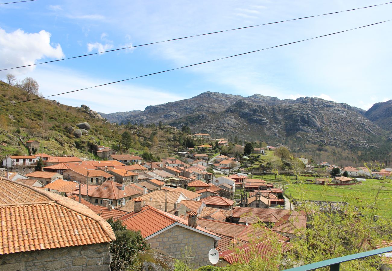 Rent by room in Campo do Gerês - HI Gerês - Pousada da Juventude - Quarto Twin