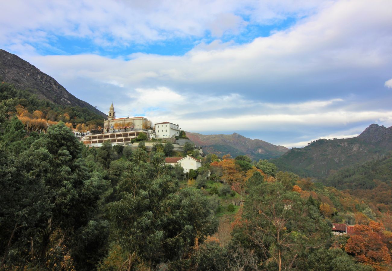 Rent by room in Gerês - Quarto Duplo Deluxe - Quinta da Carvalha