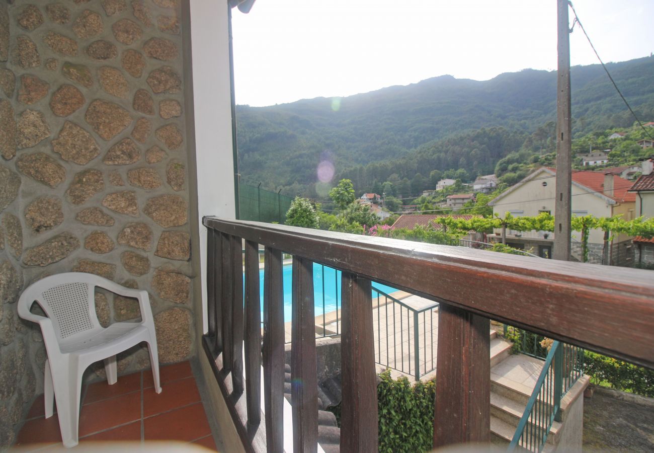 Rent by room in Gerês - Serrana Gerês - Quarto Duplo c/ Varanda