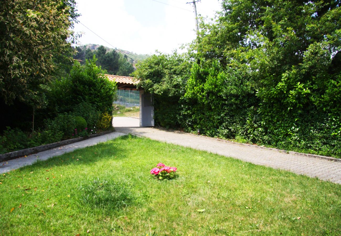 Maison à Campo do Gerês - Casa da Parede Nova