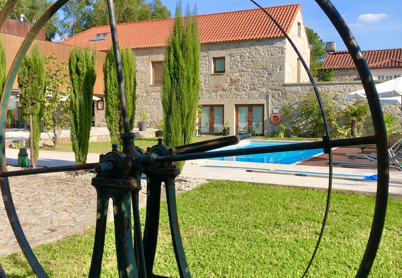 Gîte Rural à Arcos de Valdevez - Casa do Pomar Vista Piscina - Eido do Pomar