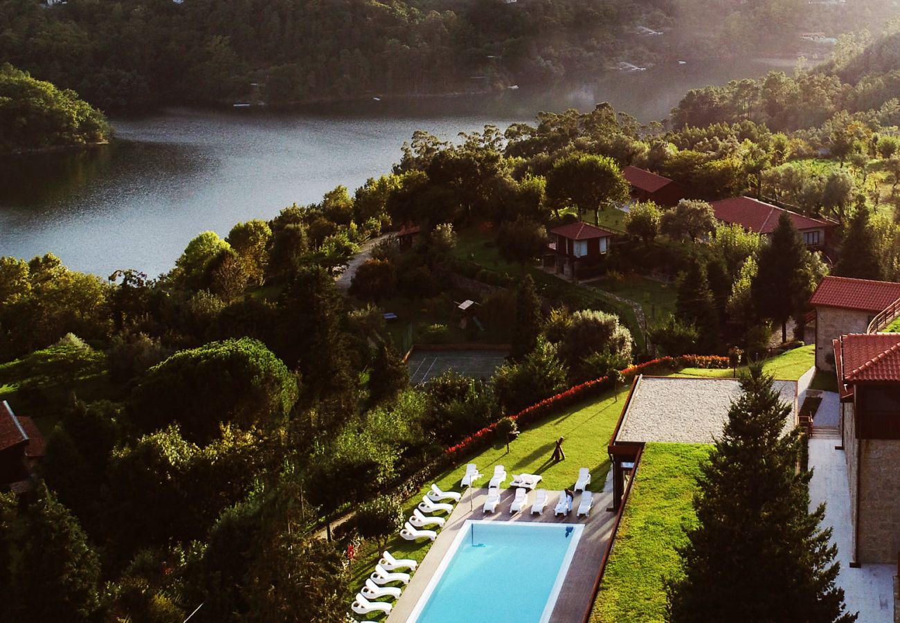 Chambres d'hôtes à Gerês - Quarto Superior - Hotel Agrinho Suítes & Spa Gerês