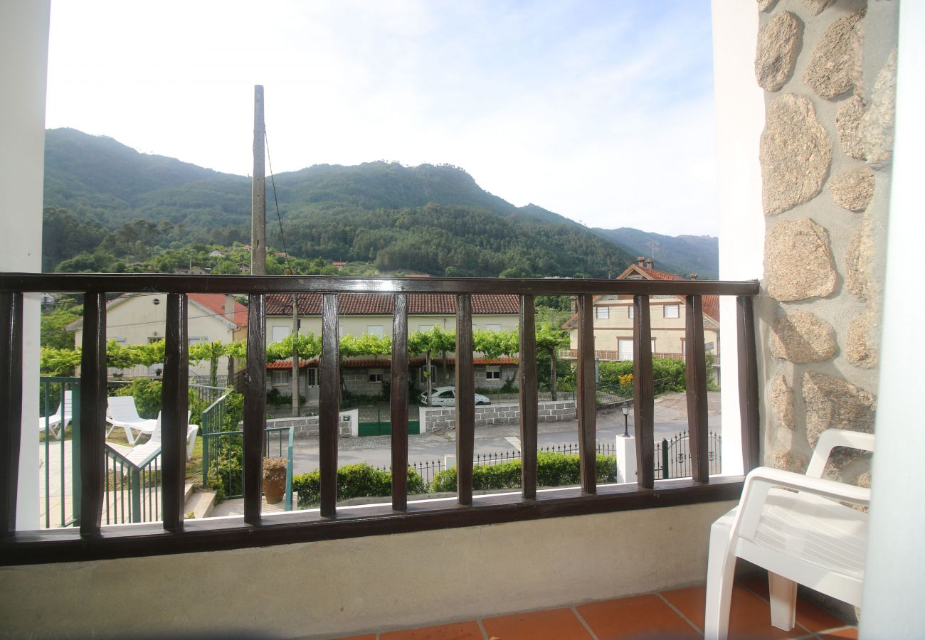 Chambres d'hôtes à Gerês - Serrana Gerês - Quarto Duplo c/ Varanda