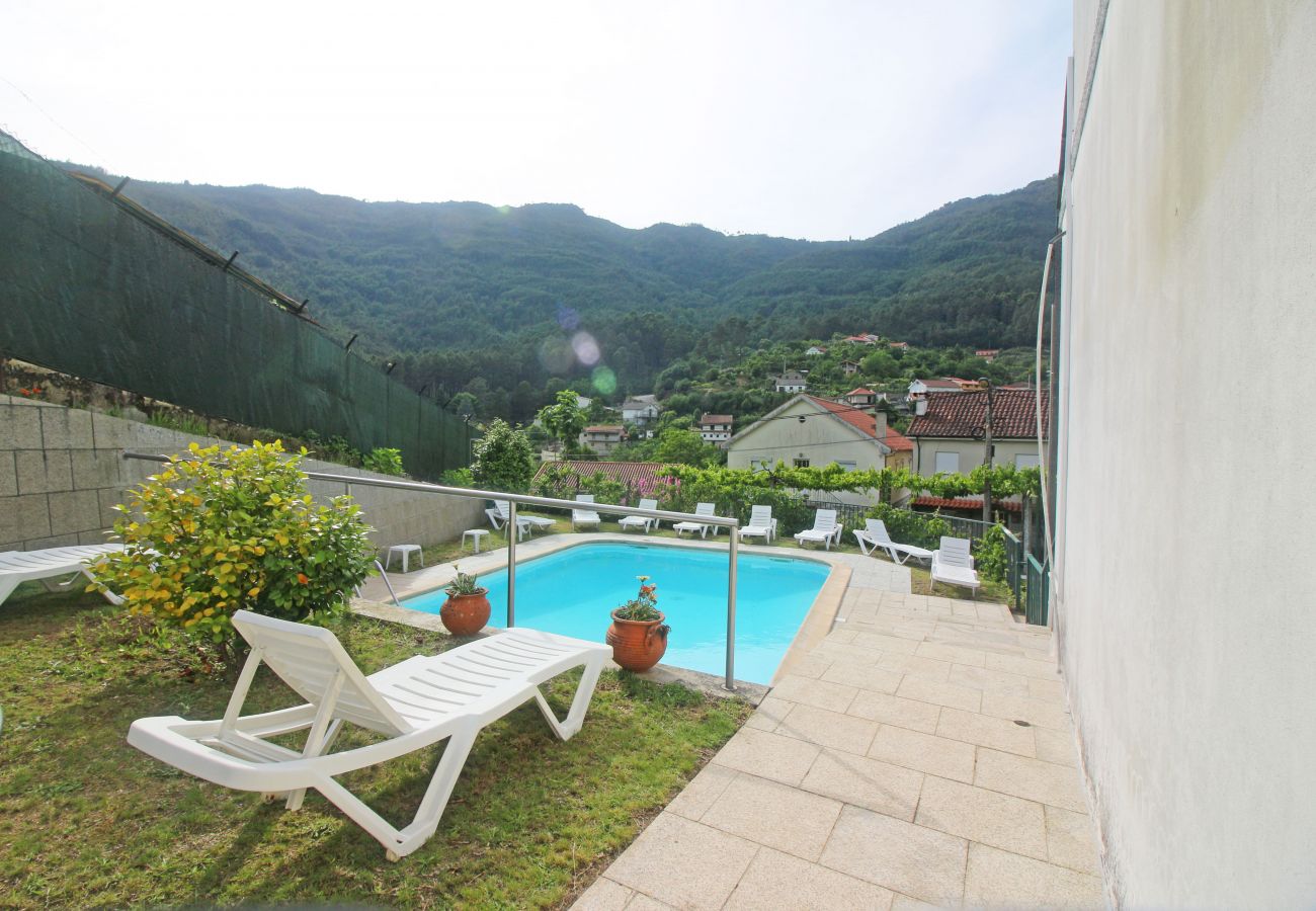 Chambres d'hôtes à Gerês - Serrana Gerês - Quarto Duplo c/ Varanda